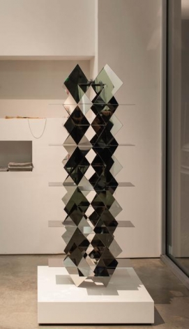 Francisco Sobrino, Structure Permutationnelle 2/3, 1963/2014. Mirrored stainless steel, 55 1/4 x 23 5/8 x 23 5/8 in. / 141.4 x 60 x 60 cm.